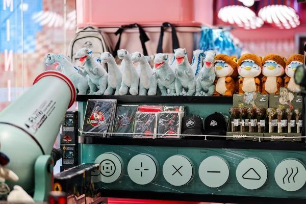 乐鱼中国顶奢商圈加快拥抱爱好消耗MINISO SPACE入驻南京德基